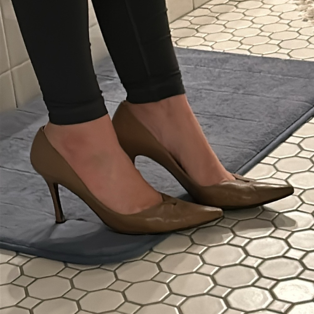 Stuart Weitzman, Size 9.5 - image 5